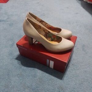 Elegant Cream Women's Heels